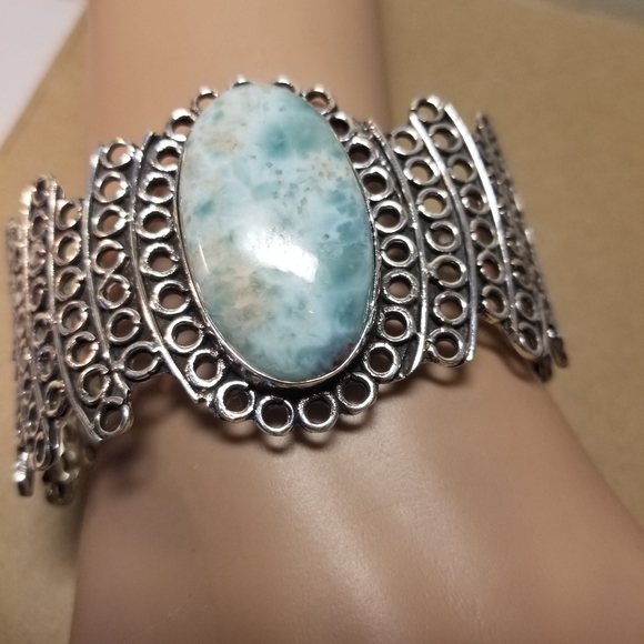 Jewelry - ENCHANTING BRACELET NWOT